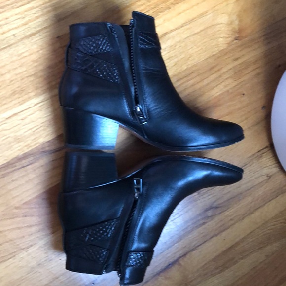 Coach Black Patricia Womens Leather Almond Toe Ankle Fashion Boots/Booties - Picture 2 of 5